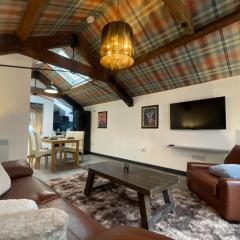 Balmoral Lodge, King Size Apartment by The Hive WA1