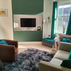 Canalside View House - Modern 11 Bed Retreat in the Yorkshire Dales