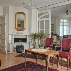 Big & Bright City Center Apartment