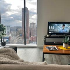 Stylish 18th-Floor City Penthouse - 4-Min Walk to Central Library - Gym - Netflix