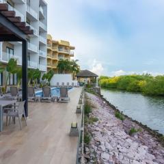 Marina view pool and restaurants nearby