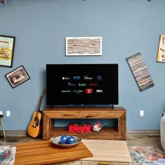 Luxury Music Flat - Gym, Pool, Free Valet, DT Dallas, Game & Movie Rooms