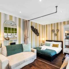 Between Piers, the stylish studio flat in Cannon place