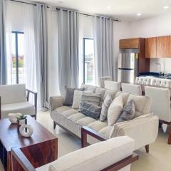 Beautiful apartment 3 blocks from the beach