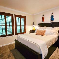 Private Bedroom I Fox Den w Hot Tub and Arcade