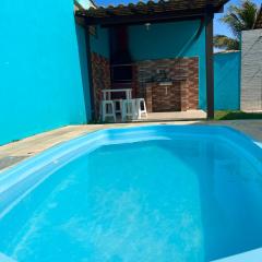 Casa do lado da praia com piscina, churrasqueira e ar condicionado