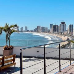 Apartment for 8 behind el malecon with a pool