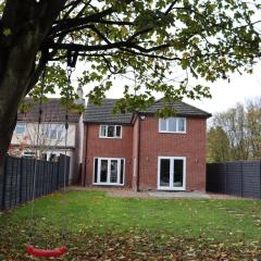 Large 4 bedroom Family let, Contractor, Corporate