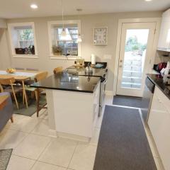 Explorers Paradise Walk to Capitol