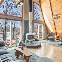 Lakefront Cabin with Loft and Bar