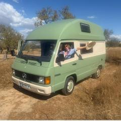 rent a Blue Classics's campervan MB100 verde - Algarve - Portugal