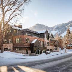 Aspen St Lodge by Rove 10BR with Outdoor Amenities