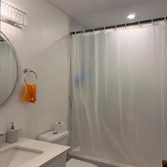 Cozy and Stylish Townhome Retreat Near QEW