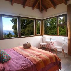 El Mononoambiente de Bariloche, con vista al lago