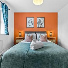 Brand NEW Stylish & Chic House - 2 Parking Spaces - Garden - Fast Wi-Fi - Close to M5