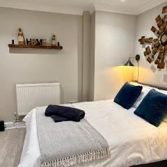 4 Bedrooms 2 baths Sleeps up to 9 Perfect For Contractors Leisure Stays Relocators King or Twin Bed Options