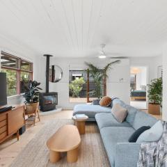 Swan Beach House for 7 Pet friendly Modern Aircon Walking distance to Beach and walking tracks