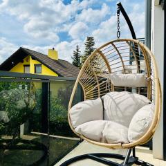 Modern Apartment with Balcony - Free Parking