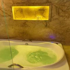 Flat Master com Hidromassagem privativa e piscina 500mts praia