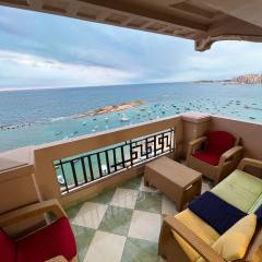 Sea View three bed room High Floor fully AC free WI-FI and parking for familes and same gender group only