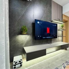 1 bedroom condo oasis with city charm