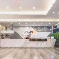 Borrman Hotel Fangchenggang High-speed Railway North Station Crystal International