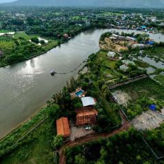 Sun Hostel and Restaurant Kampot