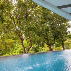 Cozy room near beaches & restaurants