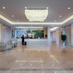 Vienna Hotel Nanning Xiangsi Lake University Town