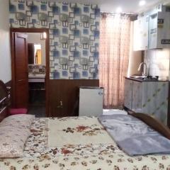 Murree Oaks Tulip Block