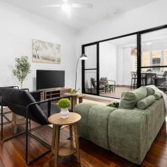 Spacious 3BR Heritage Apartment with Pool, Parking