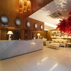 The White Hotel 8A Thai Van Lung