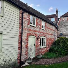 Charming Grade 2 Cottage w/ Garden in Warminster