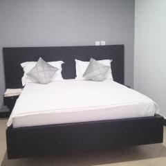 Madonna 1BR Apartment with Fast WiFi and Pool