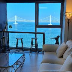 Charman Ocean View Sunrise 10 seconds to the beach