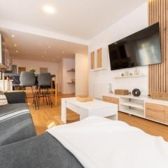 Spacious Deluxe Basement Ideal for 8 guests