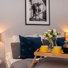 Manufaktura Apt - 9th Floor, Parking, AC - by Rentujemy