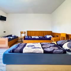 33 - 5 Hotelkamer voor drie personen op de begane grond