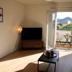 Séjour lumineux T3 moderne, balcon & ascenseur