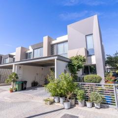 StayShort - Nice Villa in Gardenia Jebel Ali for Family of 5