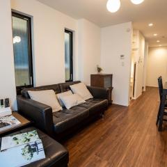 Newly built in 2025, direct access to Ikebukuro and Shinjuku near the metro rooftop terrace accommodates up to 6 guests