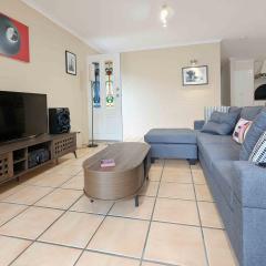 Relaxing & Private City Retreat - Garage - Sleeps 6