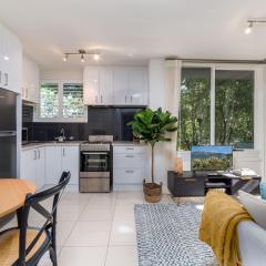 Cosy and convenient leafy apartment