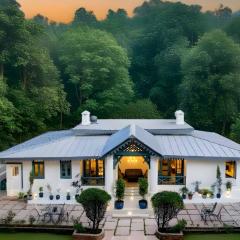 StayVista at The Emily Chalet 7 BR House in Nainital with Bonfire, BBQ