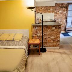 Studio Neuf avec courette privative