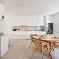 Central & Sunny Apt 10m to Beach, By TimeCooler