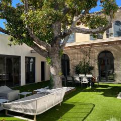 Villa cœur de ville avec piscine