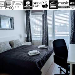 E2 Luxury OldTown Apt - 2x Parking, Foodstore, PCscreen, Netflix, Unlimited Music, Crib, BabyChair, FastWifi, Aircon