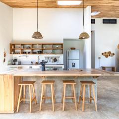 Private rainforest villa up to 8 guests w jacuzzi near Rio Celeste