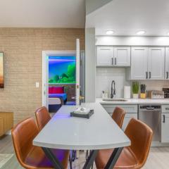 Modern Unit w Themed Room, Full Kitchen and Prime Location